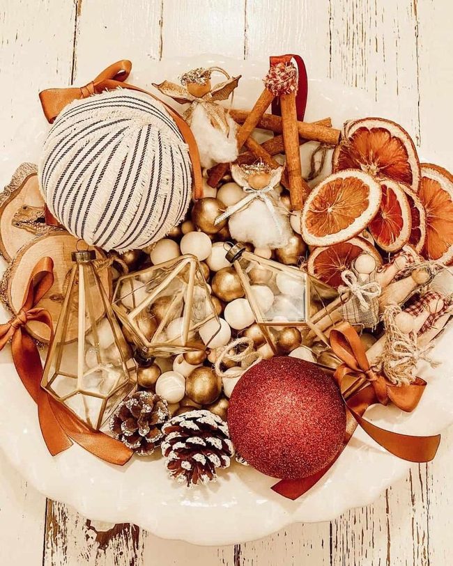 Shiny Ornaments Meet Fragrant Potpourri