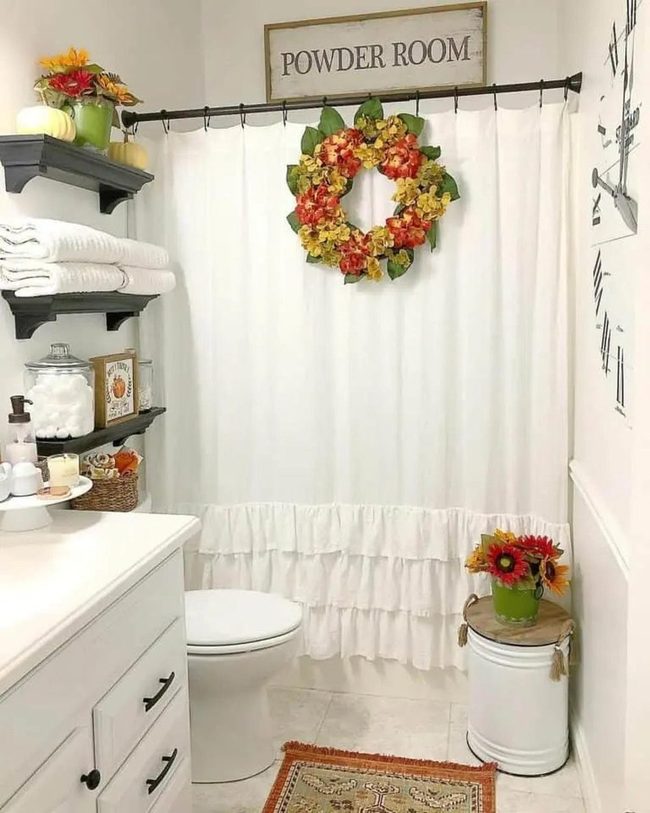 Autumn Wreath Red Yellow Bathroom