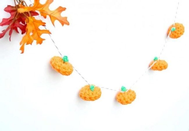 Suspended Orange Pumpkins String Decor