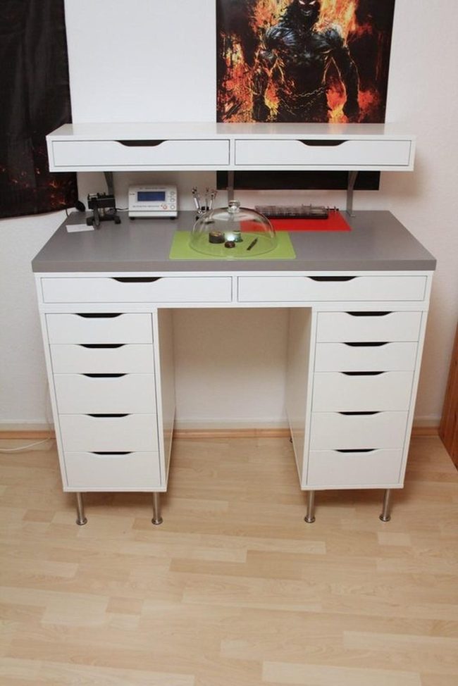 White Desk Metal Legs Green Red Accents