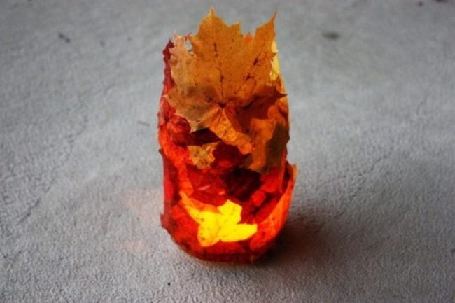 Amber Leaves Flickering Light