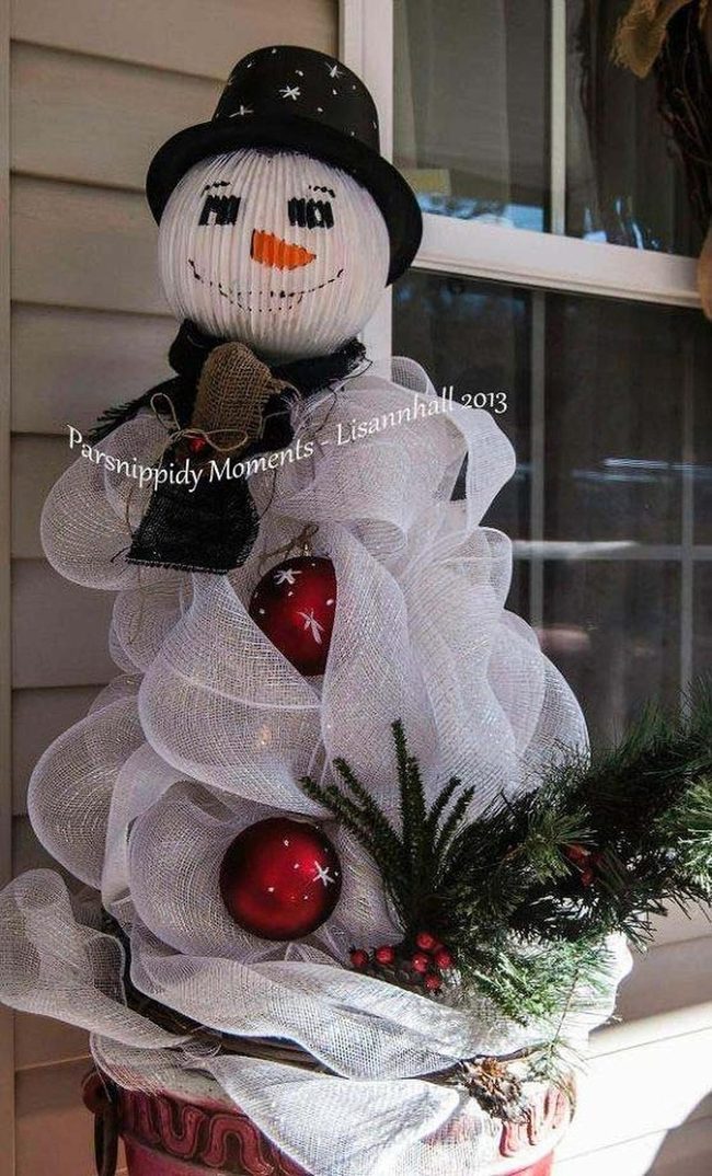 Stacked Tomato Cage Snowmen