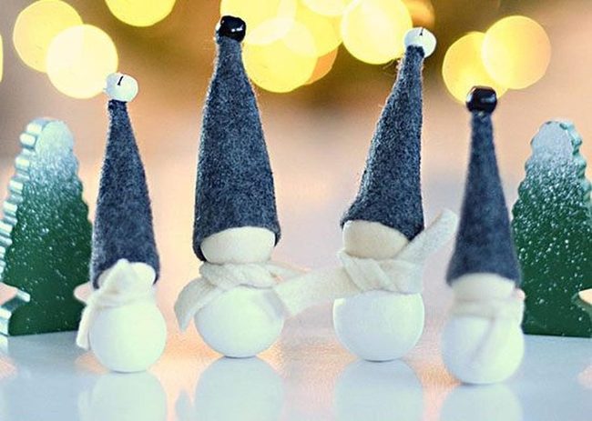 Felt Elf Family With Jingle Bells