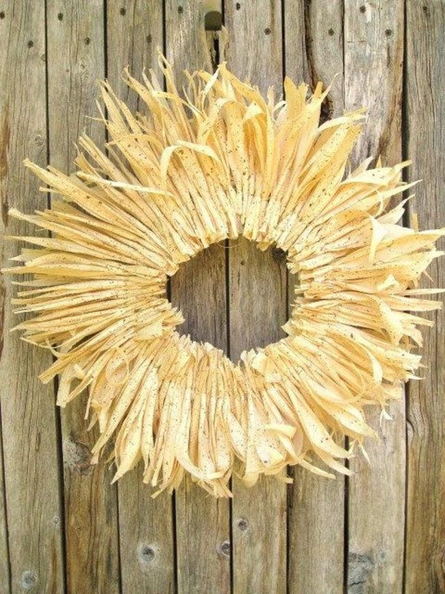 Golden Corn Husk Circle