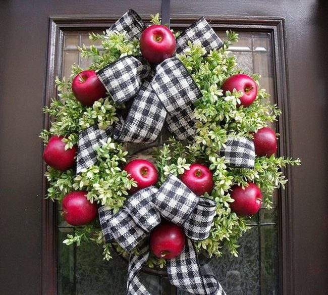 Red Apples Green Leaves Black Checks
