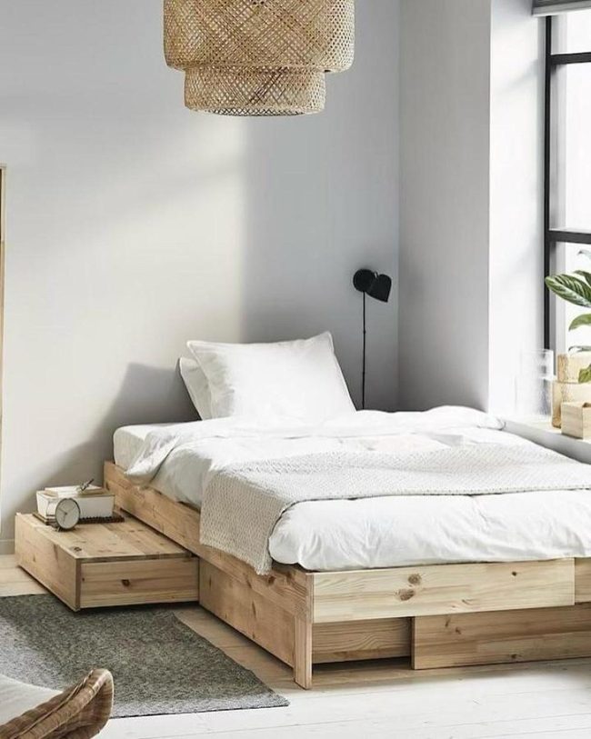 Lighting Pine Storage Bed With Smooth Drawers