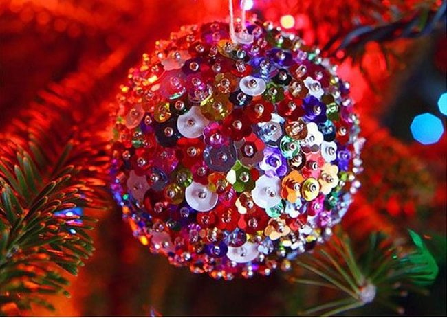 Sequin Baubles Catch Light