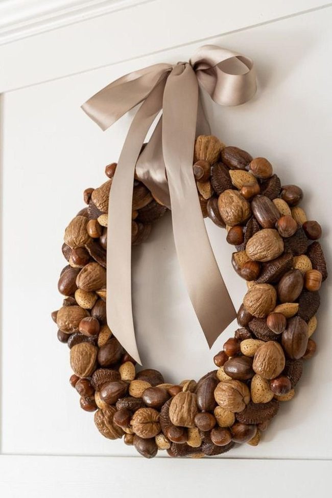 Natural Nut Wreath Brown