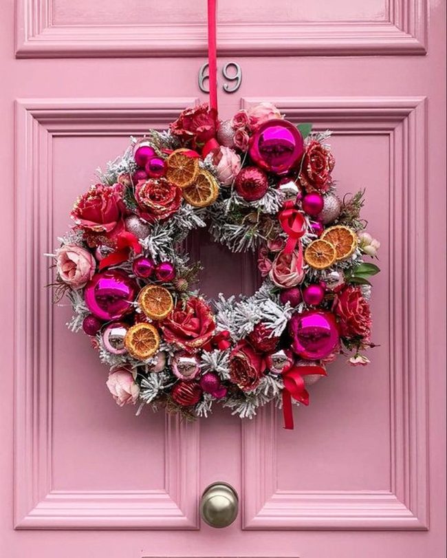 Glittery Pink Wreaths With Orange Slices