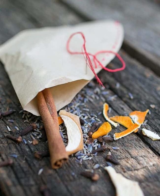Cinnamon Sticks Dried Orange Cloves