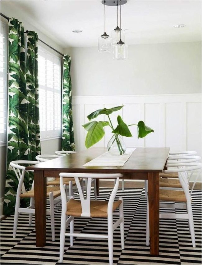 Green Leaf Dining With Striped Foundation