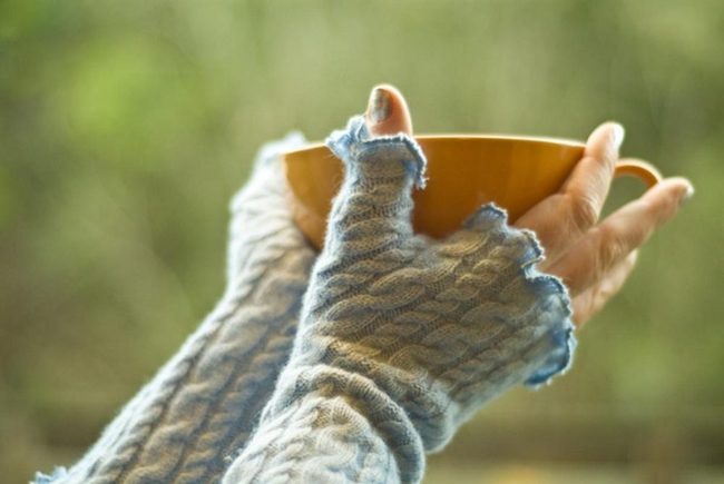 Blue Knit Gloves Yellow Mug Light