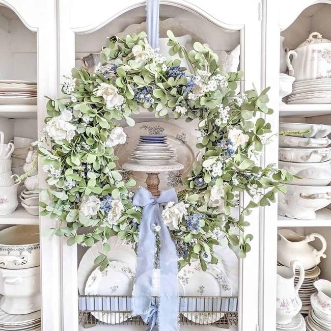 White Hutch Periwinkle Wreath Statement