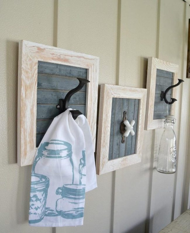 Vintage Frames Hold Towels