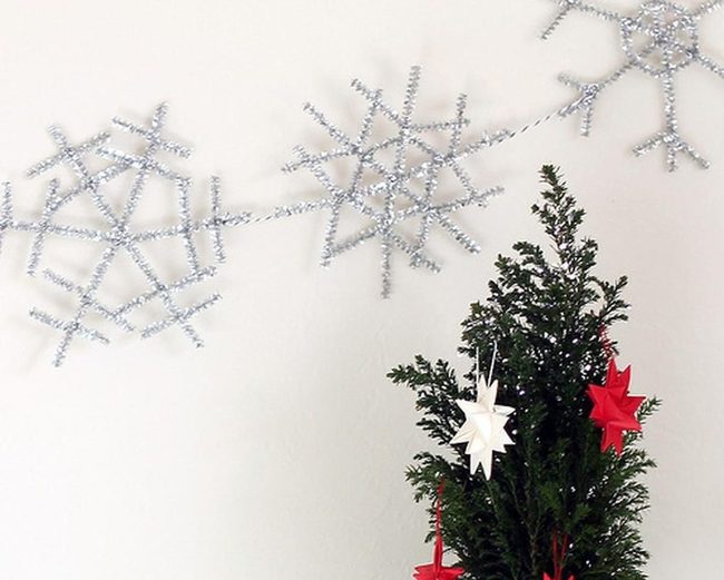 Red Stars On Green Tree