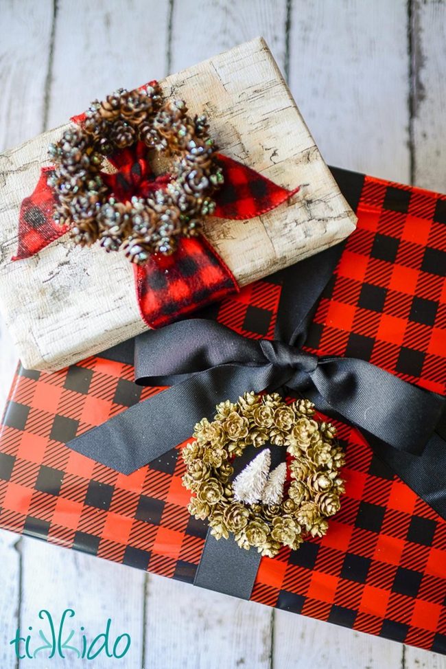 Black Checkered Gifts Golden Wreath