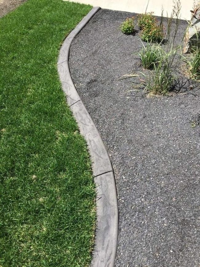Dark Gravel Green Grass Border