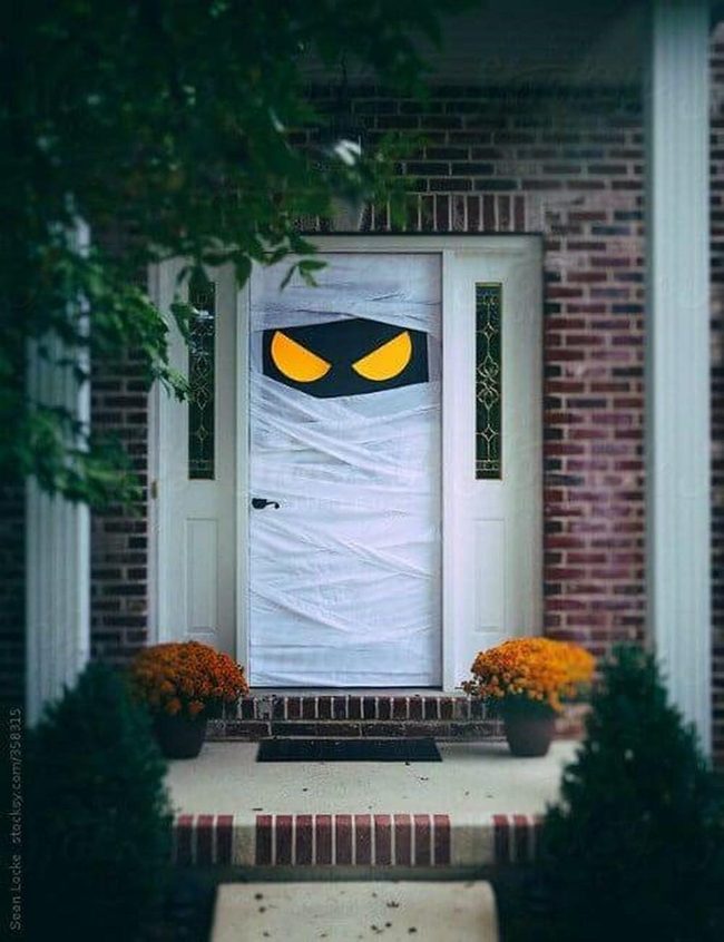Bandaged Mummy Glowing Eyes