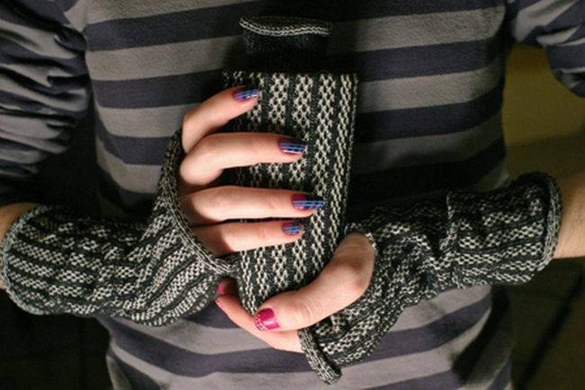 Black Check Fingerless Gloves Statement
