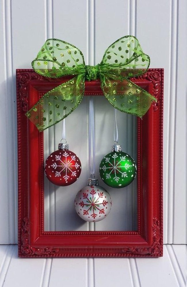 Red Wooden Frame Christmas Baubles