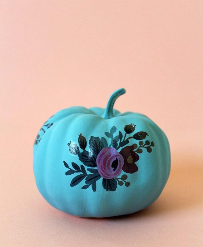 Azure Gourd With Floral Detail