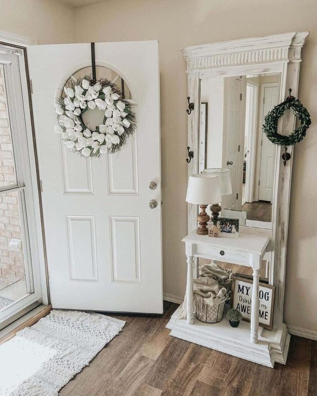 Weathered Wood Welcomes Spring Florals