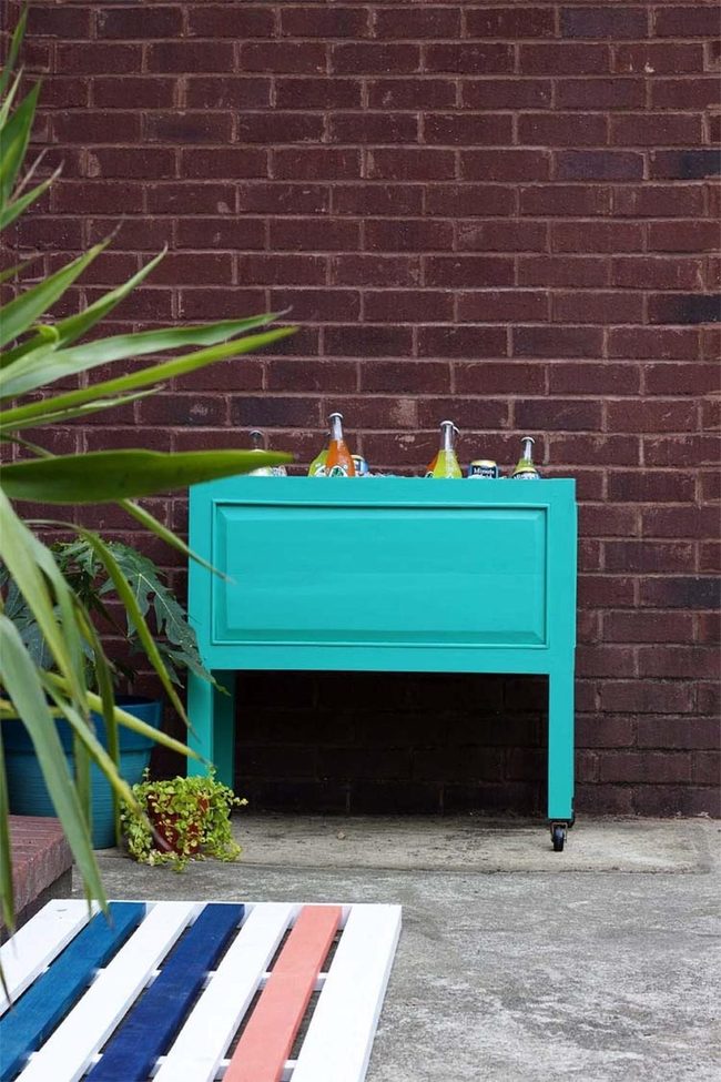 Turquoise Pop Meets Brick Red
