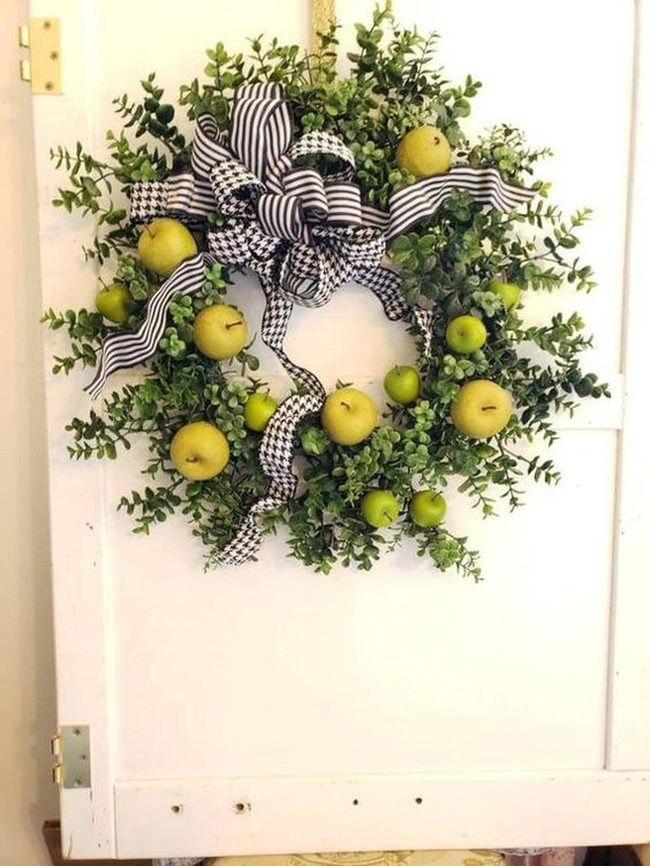 Black Stripes Fresh Greens Apples
