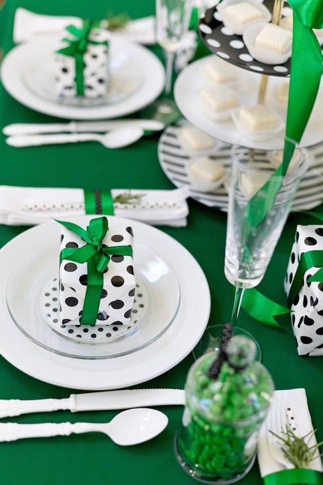 Emerald Green Winter Tablescape