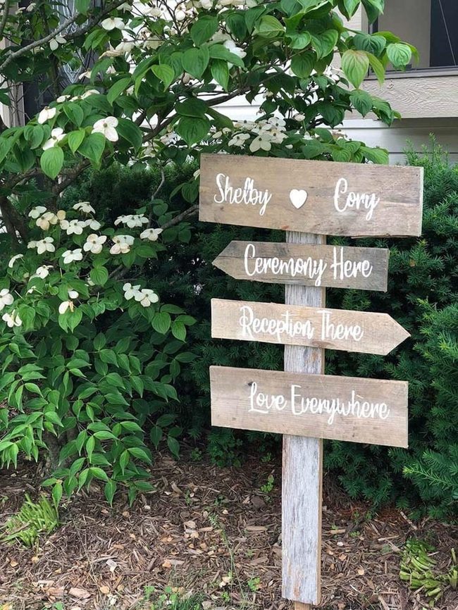 Wooden Pallet Directional Arrows