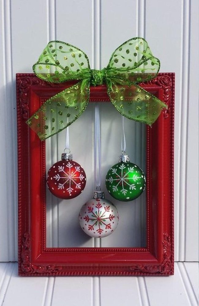 Cherry-Red Frame Three Ornaments
