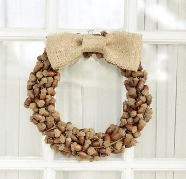 Brown Acorn Wreath With Burlap