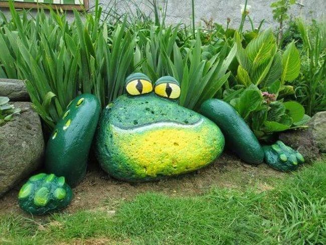 Painted Frog Sculptures Garden Accent