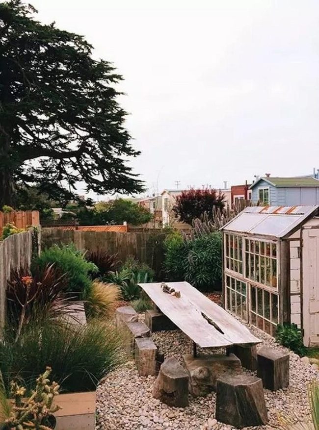 White Gravel Garden With Tree Stump Seats