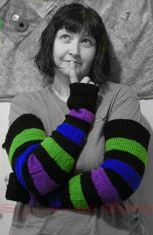 Striped Fingerless Gloves Statement