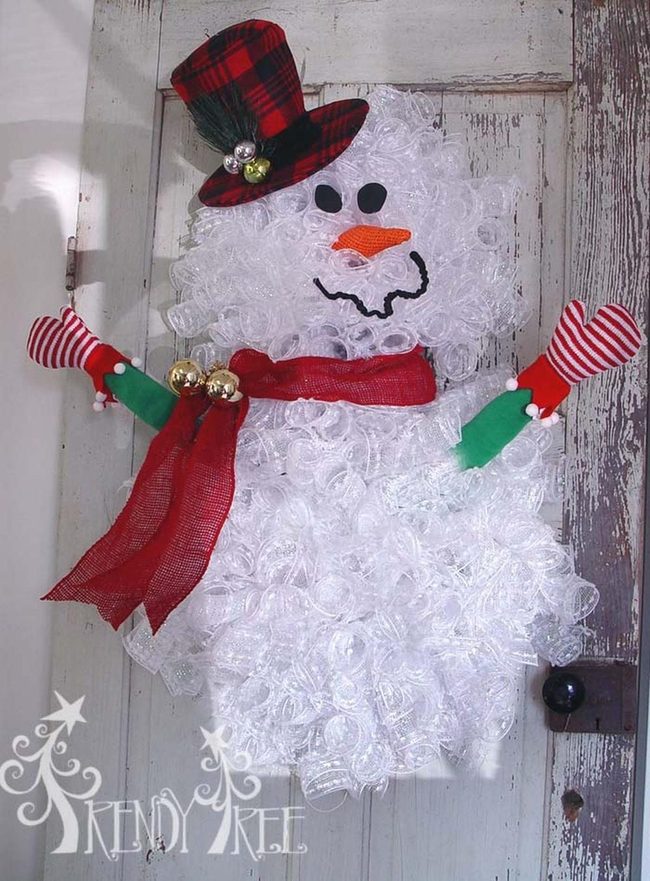 Snowman Wreath With Dangling Mittens