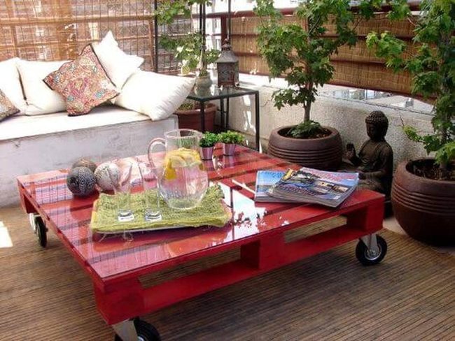 Red Pallet Glass Statement