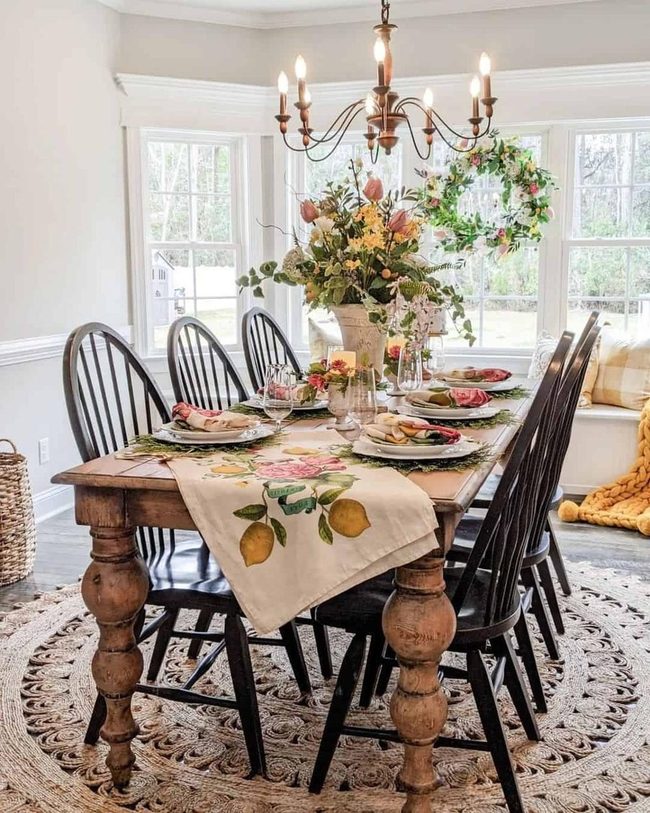 Lemon Accents With Ornate Chandeliers