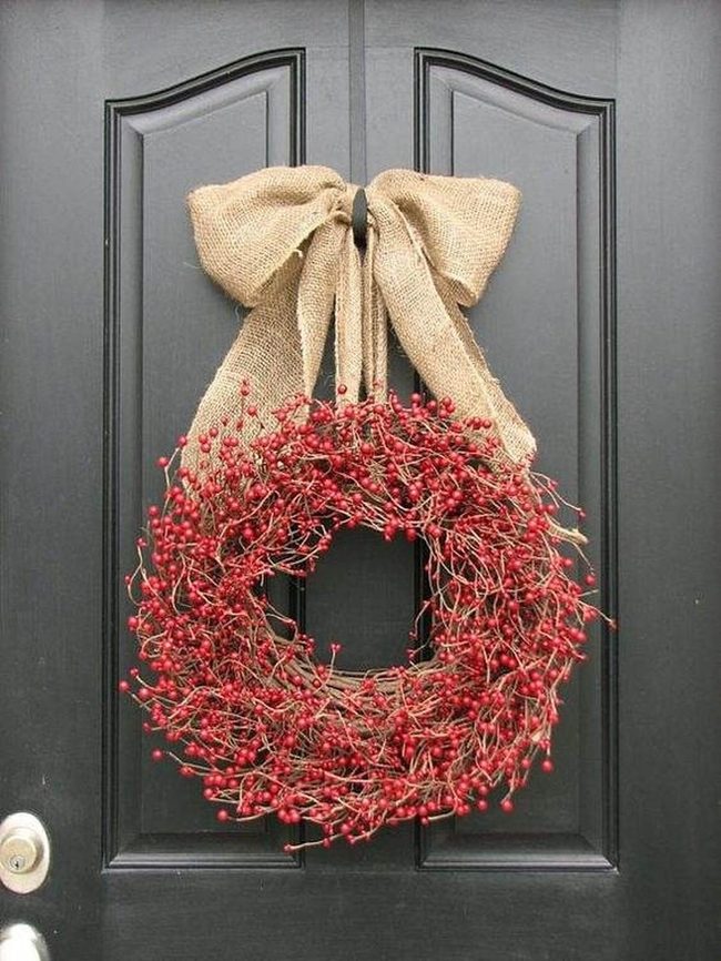 Red Berry Winter Circle