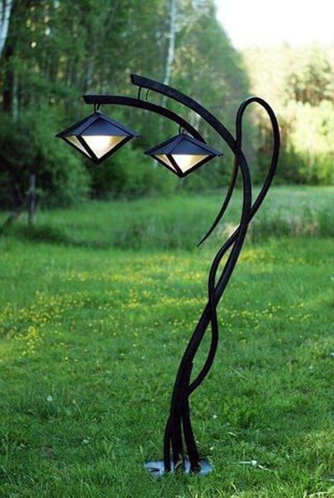 Black Metal Garden Light