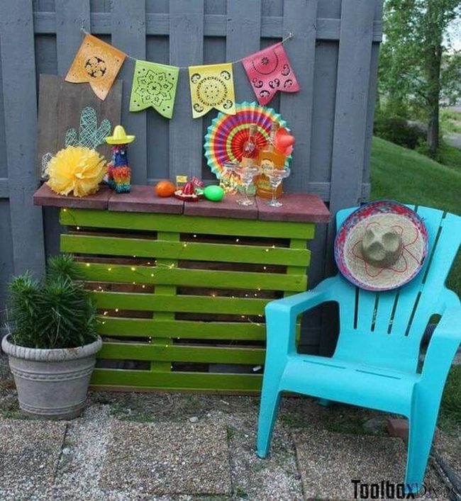 Green And Red Pallet Bar