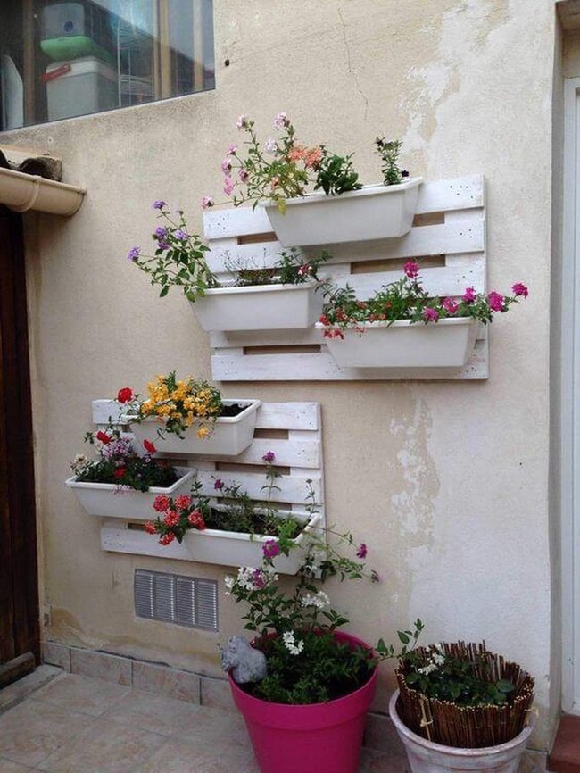 Pallet Wood Vertical Flowers