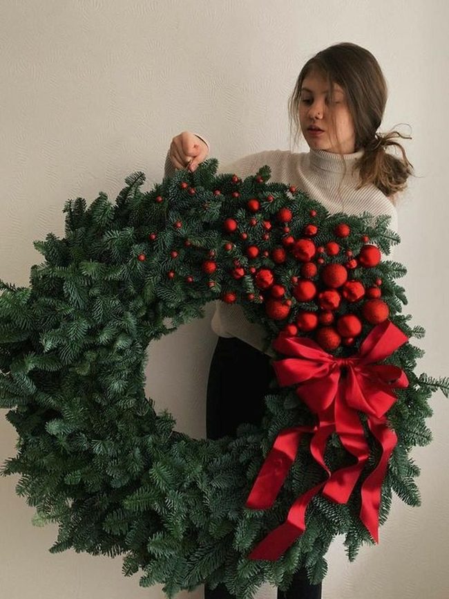 Red Berry Pine Wreath Elegance