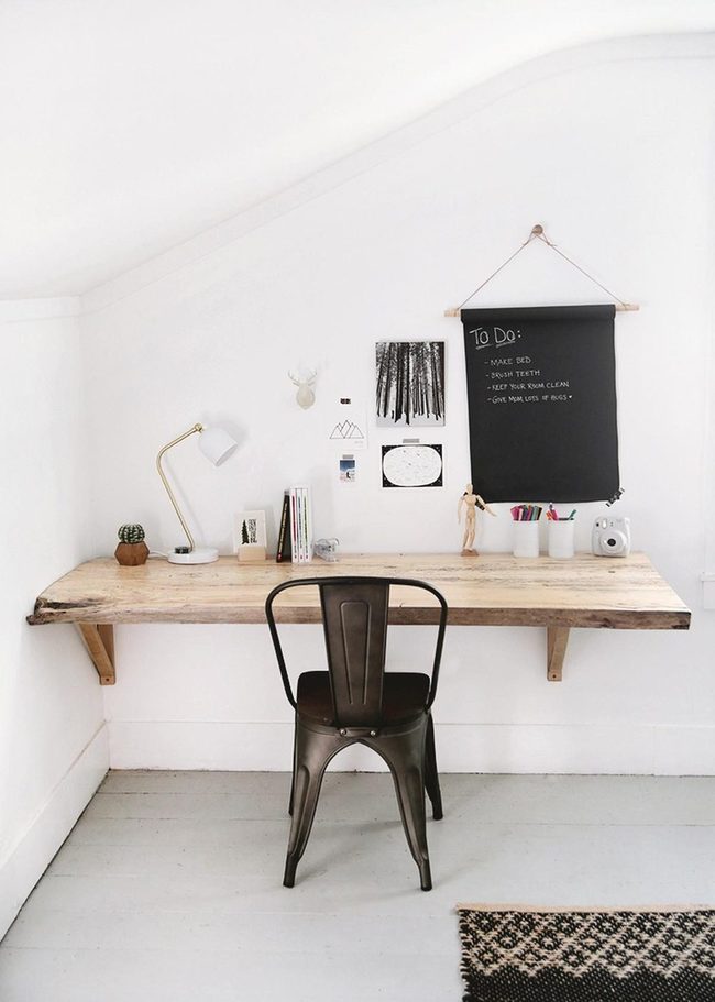Light-Filled Minimalist Work Space