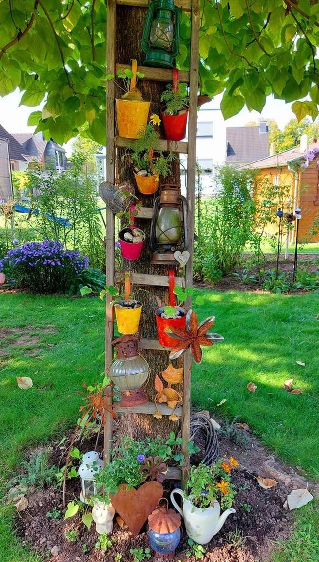Rusty Ladder Cascading Flower Pots