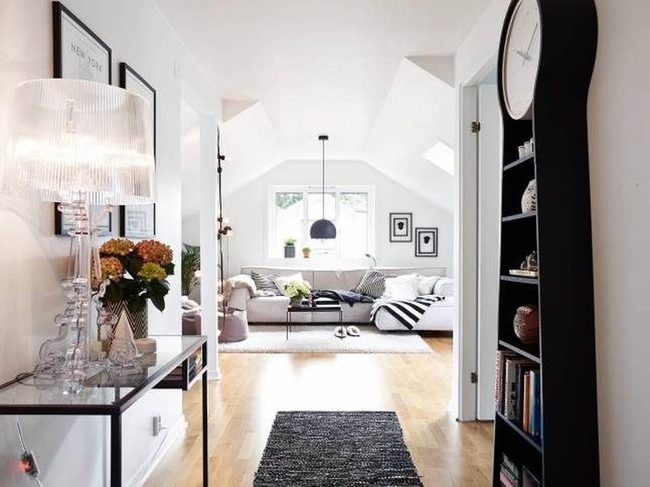 Gray Sectional With Black Rug Foundation