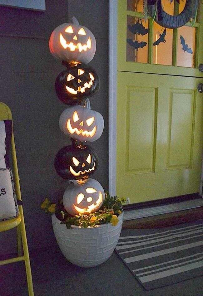 Stacked Jack-O'-Lantern Tower