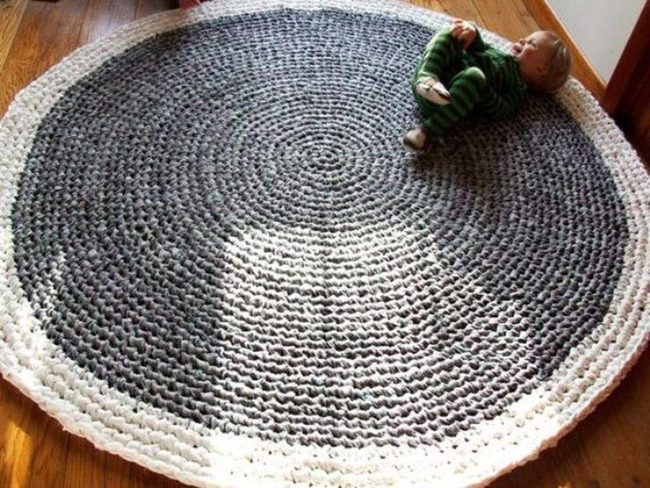 Gray And White Woven Circle