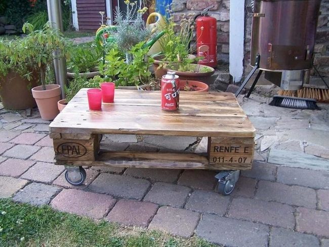 Distressed Wood Pallet Tables