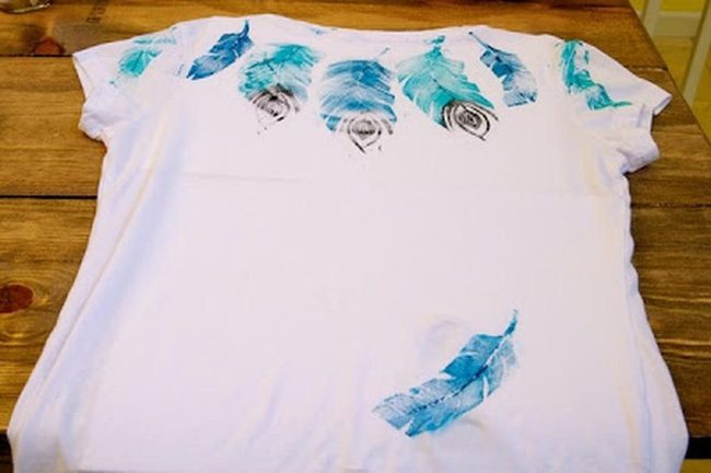 Blue Feathers White Cotton Tee
